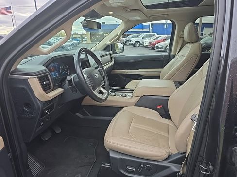 Used 2023 Ford Expedition Limited image 17