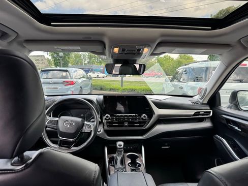 Used 2021 Toyota Highlander Limited AWD/4WD image 16