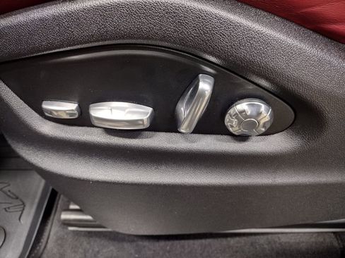 Used 2019 Porsche Cayenne S image 21