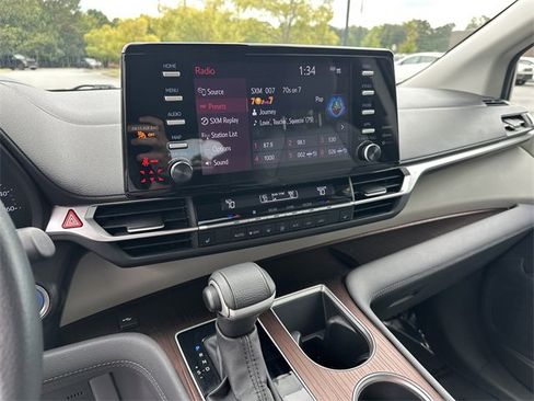 Used 2024 Toyota Sienna XLE image 28