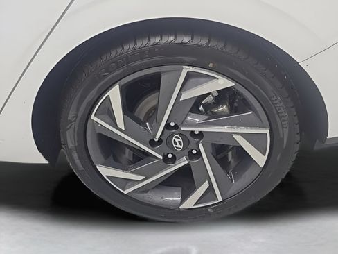 Used 2025 Hyundai Elantra SEL FWD image 32