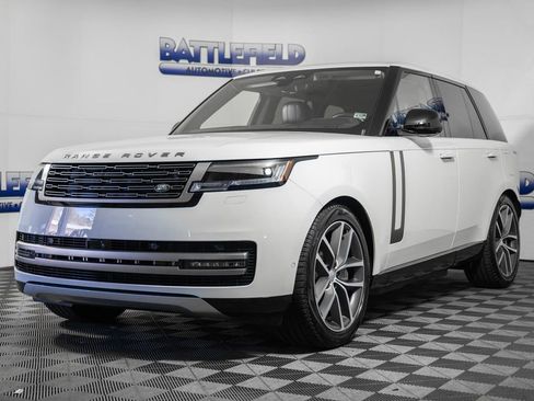 Used 2025 Land Rover Range Rover SE image 3