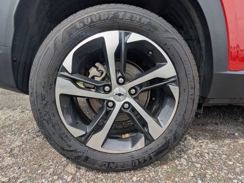 Used 2024 Chevrolet Trax RS w/ Sunroof Package FWD image 18