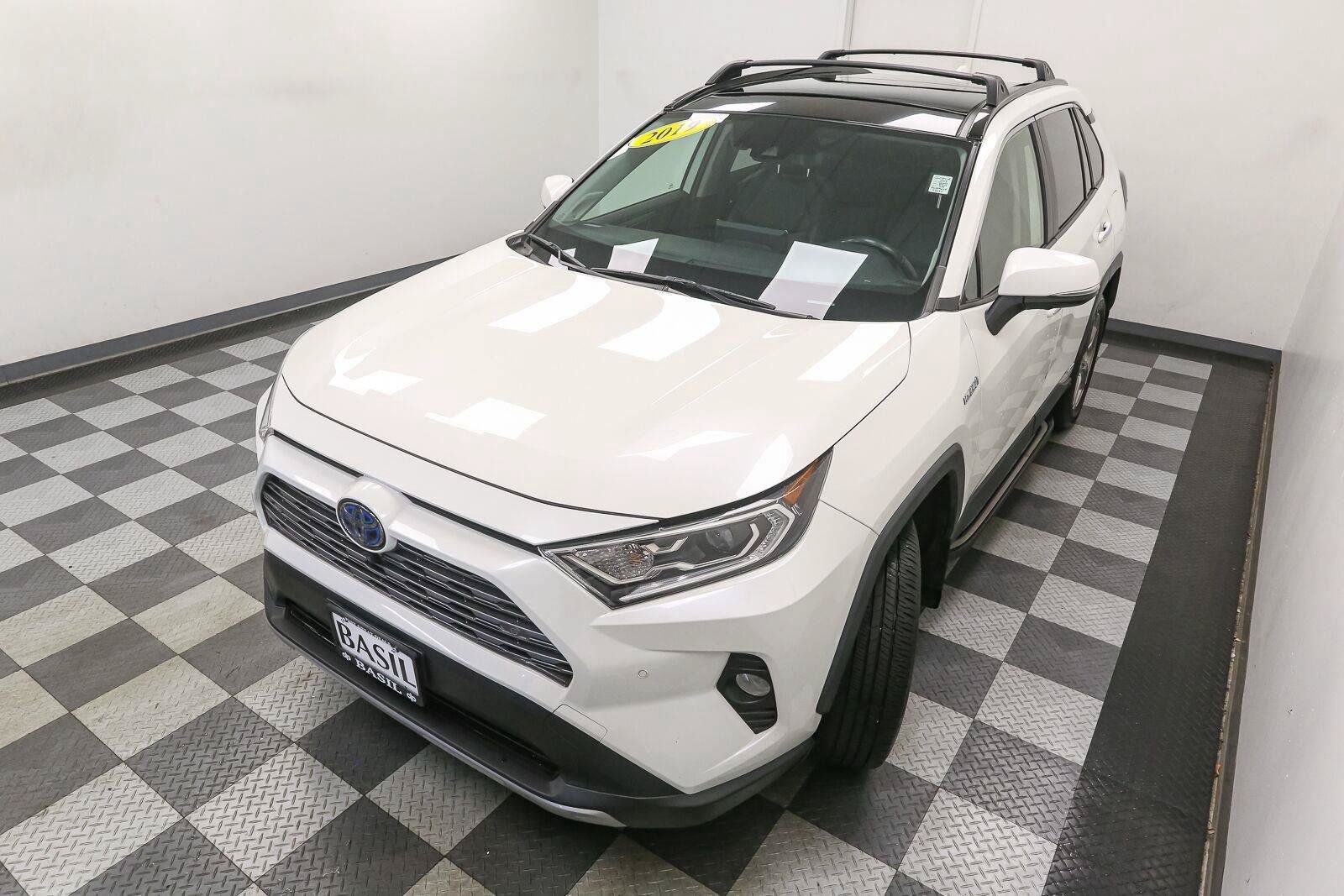 Used 2019 Toyota RAV4 Limited AWD/4WD image 6