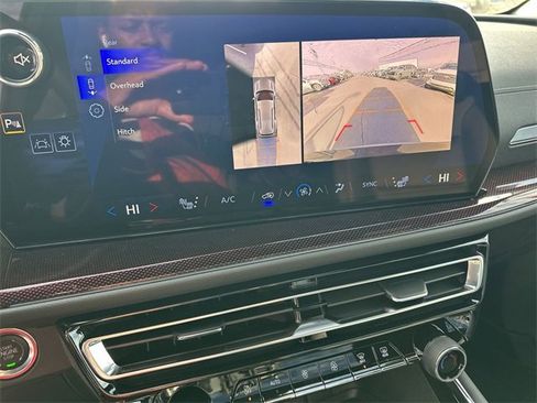 Used 2025 Chevrolet Traverse Z71 w/ Driver Confidence Package image 15