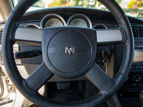 Used 2005 Dodge Magnum SE image 16