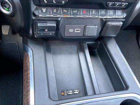 Used 2021 GMC Sierra 3500 Denali w/ Denali Ultimate Package AWD/4WD image 31