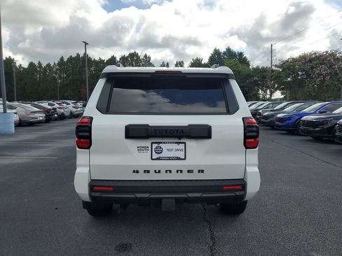 Used 2025 Toyota 4Runner SR5 AWD/4WD image 5