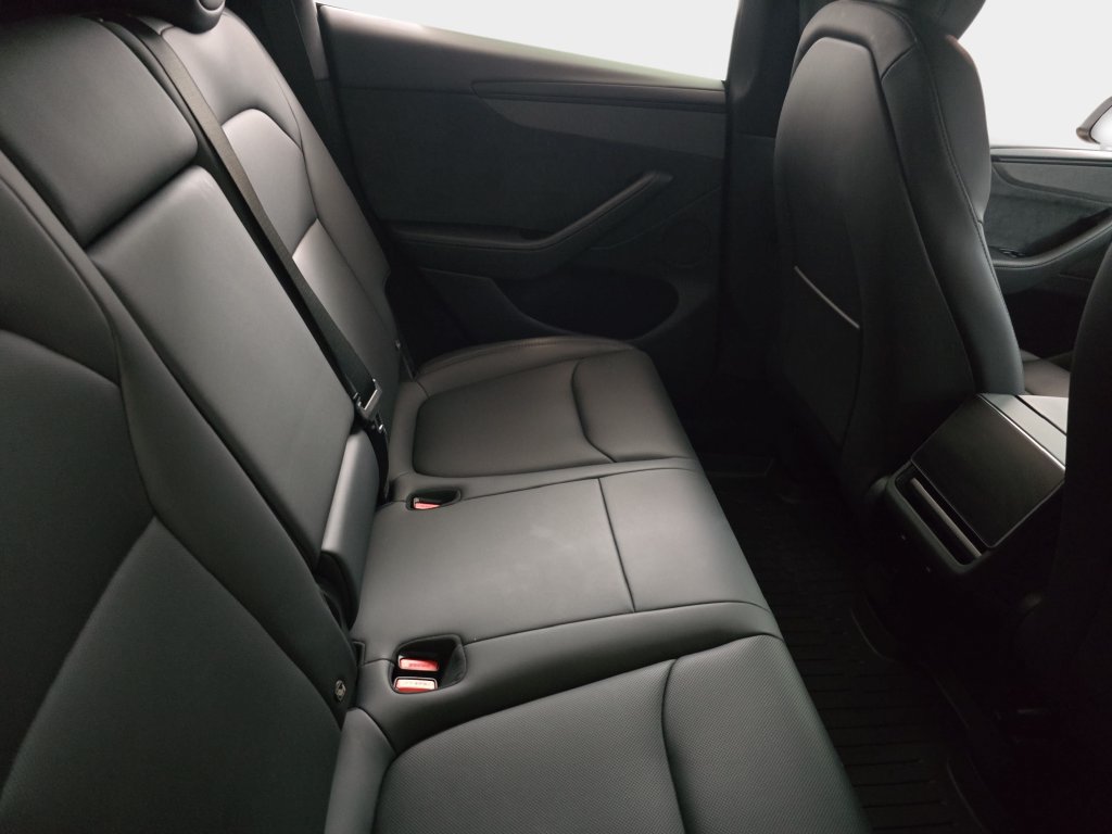 Used 2026 Tesla Model Y AWD image 13