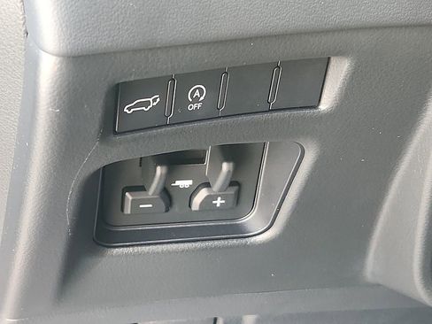 Used 2025 Lexus LX 600 4WD w/ Luxury Package image 24