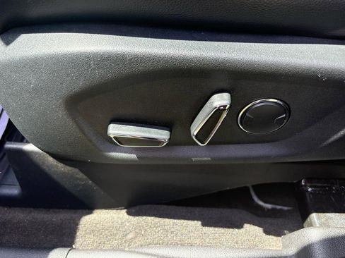 Used 2017 Ford Explorer XLT w/ Equipment Group 202A image 11