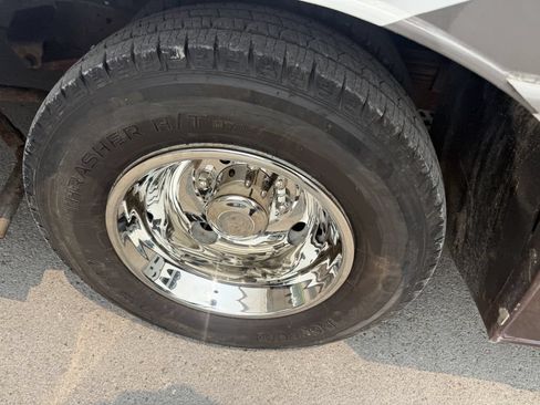 Used 2005 Ford E-350 and Econoline 350 Super Duty RWD image 10