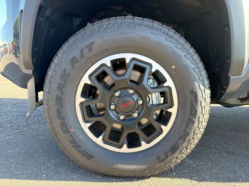 Used 2025 Toyota Tacoma TRD Off-Road AWD/4WD image 10
