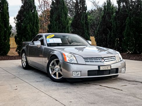 Used 2005 Cadillac XLR image 2