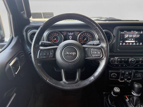 Certified 2022 Jeep Gladiator Sport AWD/4WD image 12