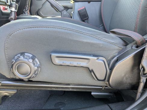 Used 2022 Jeep Gladiator Rubicon w/ Cold Weather Group image 21