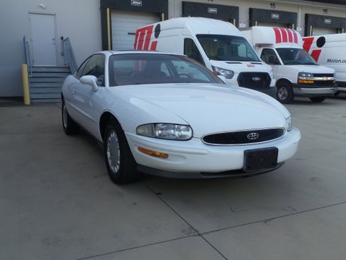 Used 1995 Buick Riviera Coupe image 7