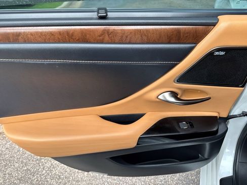 Used 2022 Lexus ES 300h Ultra Luxury w/ Accessory Package 2 FWD image 42