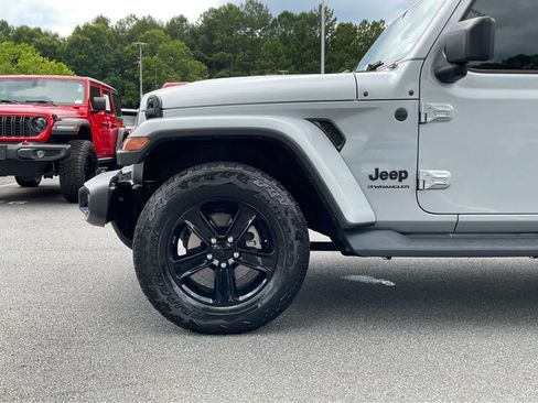 Used 2023 Jeep Wrangler Unlimited Sahara AWD/4WD image 12