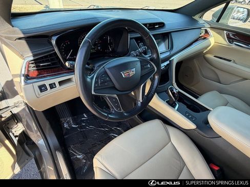 Used 2018 Cadillac XT5 Luxury w/ Driver Awareness Package image 15