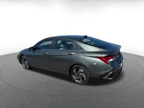 Used 2025 Hyundai Elantra Limited image 10