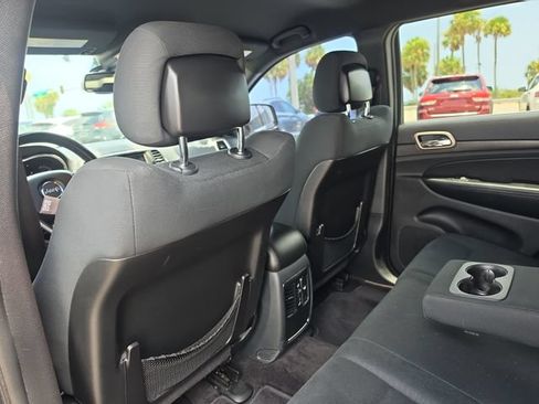 Used 2015 Jeep Grand Cherokee Laredo w/ Quick Order Package 23E AWD/4WD image 12