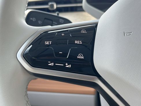 New 2025 Volkswagen ID. Buzz 1st Edition AWD/4WD image 9