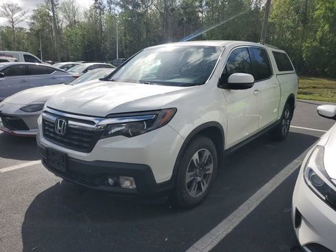 Used 2017 Honda Ridgeline RTL-T image 2