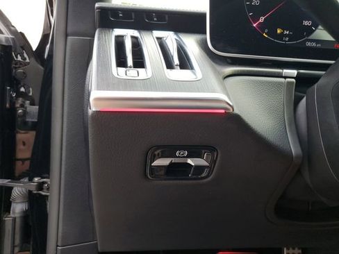 Used 2022 Mercedes-Benz S 500 4MATIC w/ AMG Line Package image 28