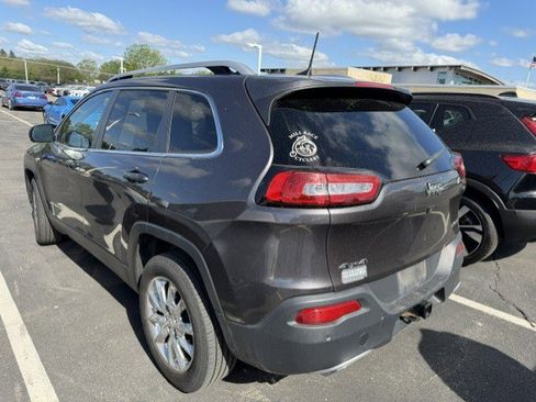 Used 2017 Jeep Cherokee Limited w/ Trailer Tow Group AWD/4WD image 6