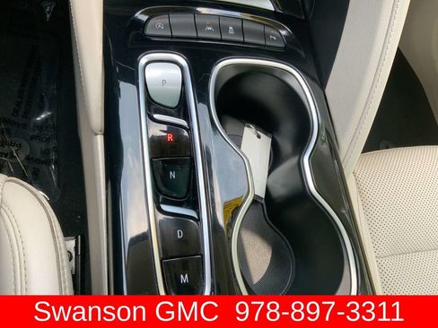 Certified 2022 Buick Envision Essence w/ Technology Package I FWD image 17