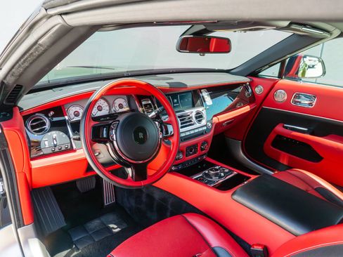 Used 2019 Rolls-Royce Dawn RWD image 20