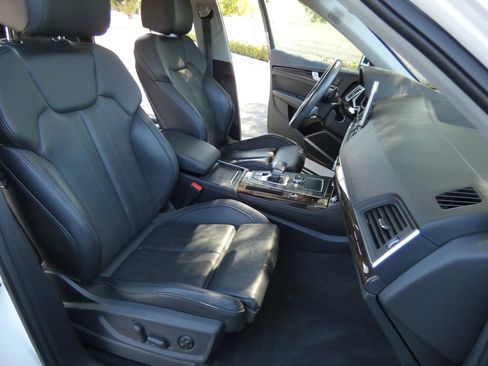 Used 2019 Audi Q5 2.0T Premium Plus w/ Premium Plus Package image 28