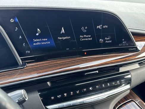 Used 2023 Cadillac Escalade Premium Luxury image 19