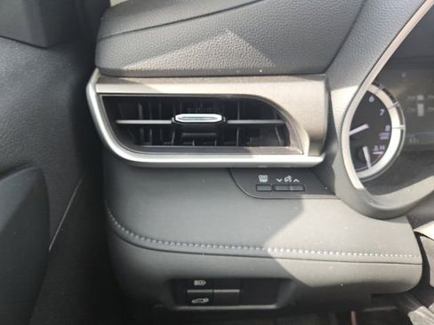 Used 2022 Toyota Highlander XLE FWD image 46