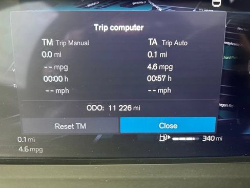 Certified 2025 Volvo XC40 B5 Plus AWD/4WD image 22