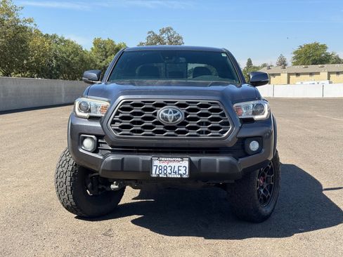 Used 2021 Toyota Tacoma TRD Off-Road w/ Technology Package AWD/4WD image 9