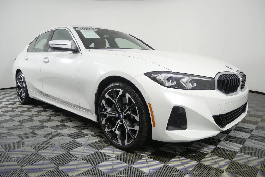 Certified 2025 BMW 330i Sedan RWD image 2