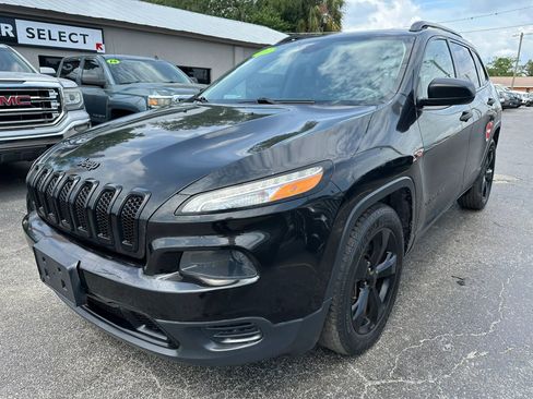 Used 2016 Jeep Cherokee Sport FWD image 2