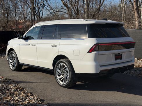 New 2026 Lincoln Navigator Reserve image 3
