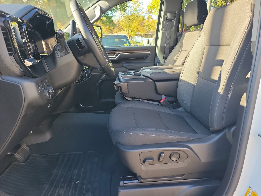 Used 2025 Chevrolet Silverado 2500 LT w/ Convenience Package AWD/4WD image 27