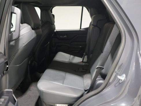 Used 2025 Toyota 4Runner Limited AWD/4WD image 19