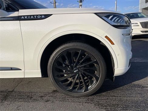 Used 2023 Lincoln Aviator Reserve w/ Equipment Group 201A image 6