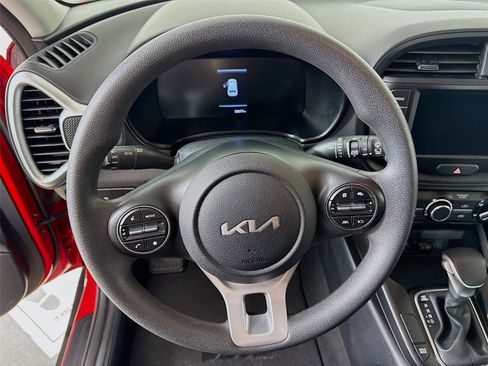 Used 2024 Kia Soul LX w/ LX Technology Package image 12