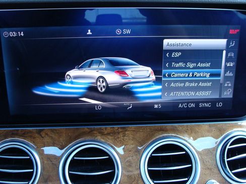 Used 2018 Mercedes-Benz E 300 E 300 image 22