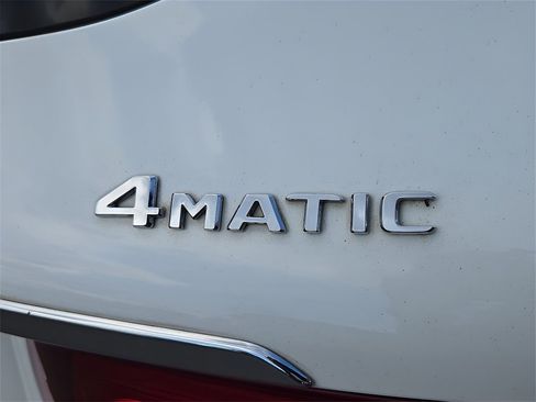 Used 2019 Mercedes-Benz GLC 300 4MATIC image 24