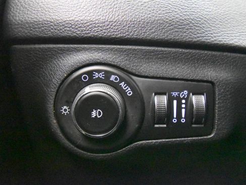 Used 2018 Jeep Compass Latitude image 30