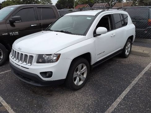 Used 2014 Jeep Compass Latitude AWD/4WD image 2