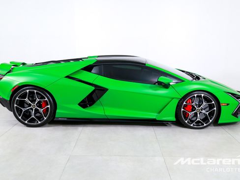 Used 2024 Lamborghini Revuelto image 10