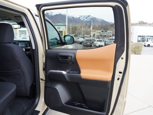 Certified 2018 Toyota Tacoma SR5 image 24